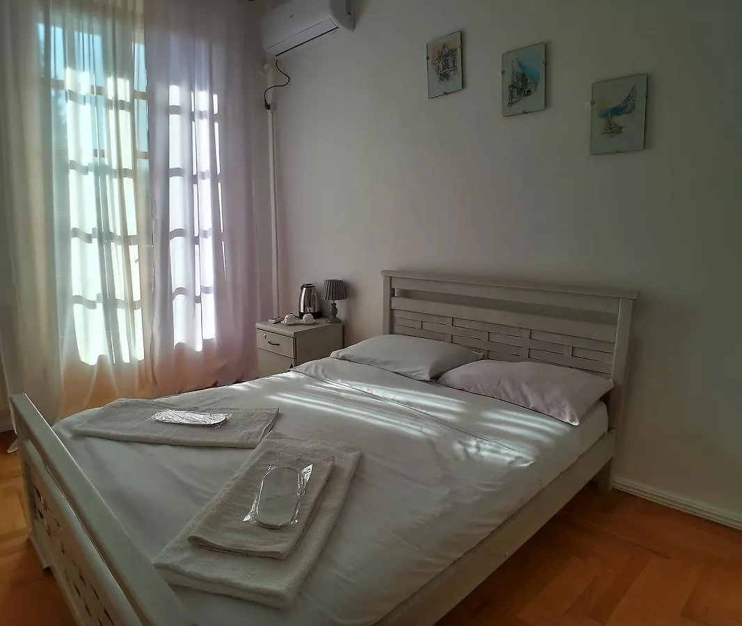 Vazi Hotel